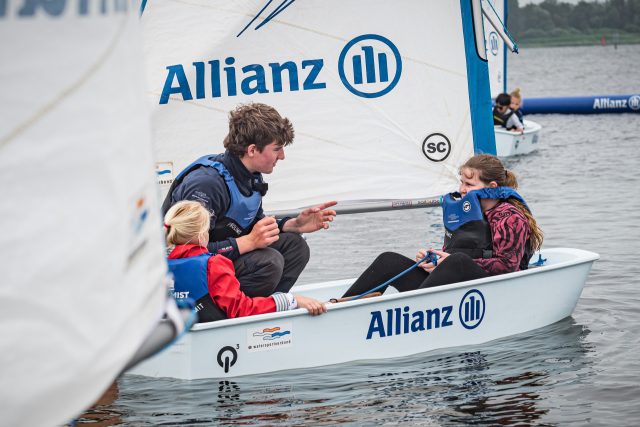 Beleef Almere vanaf het water tijdens een (gratis) sup clean up of Optimist on Tour